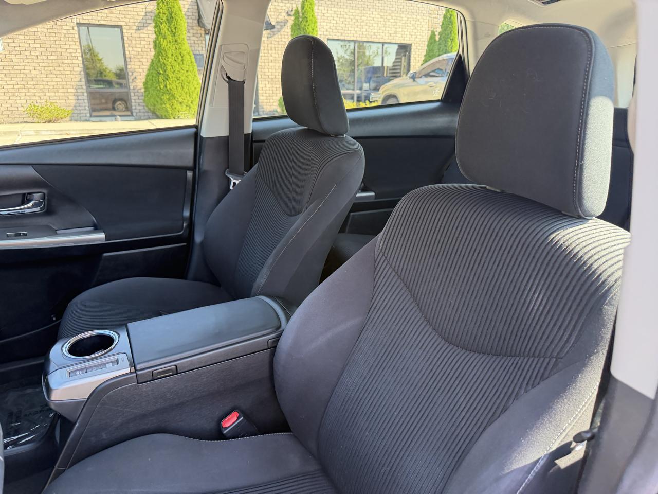 Toyota Prius V  2015