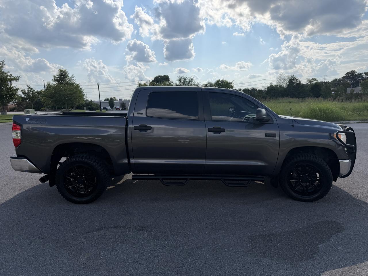 Toyota Tundra 4WD  2017