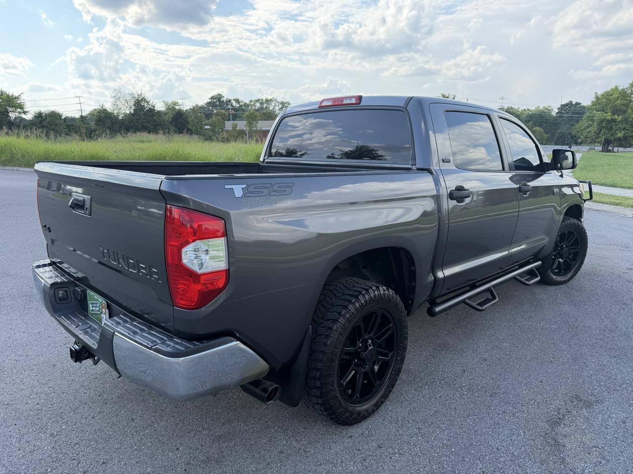 Toyota Tundra 4WD  2017