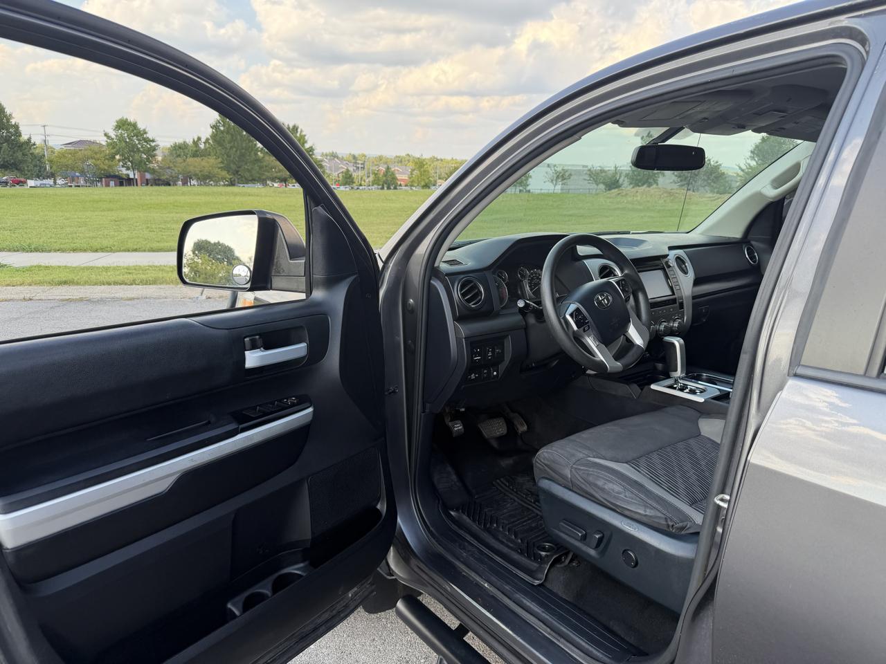Toyota Tundra 4WD  2017