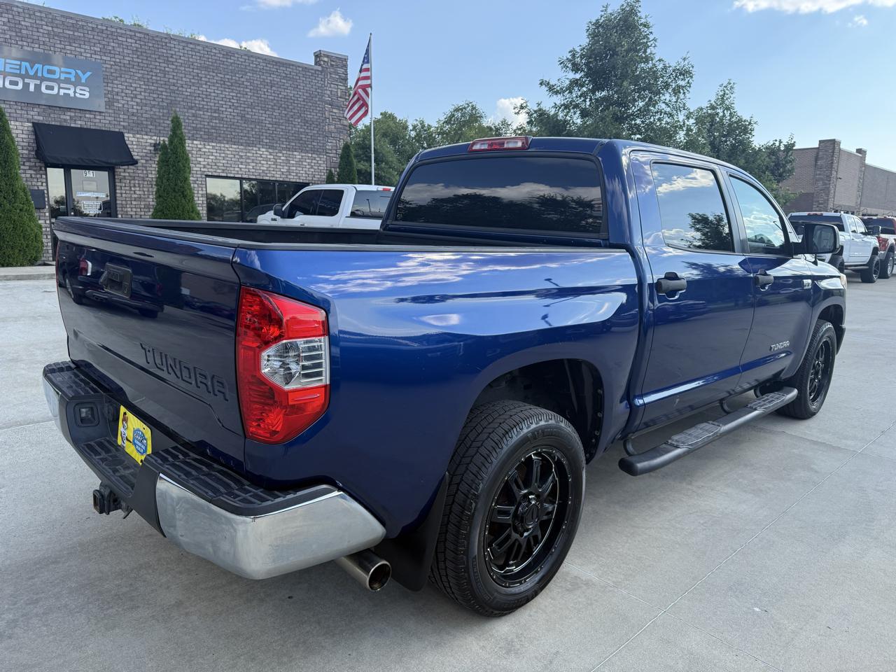 Toyota Tundra 2WD Truck CrewMax 5.7L V8 6-Spd AT SR5 (Natl) 2014