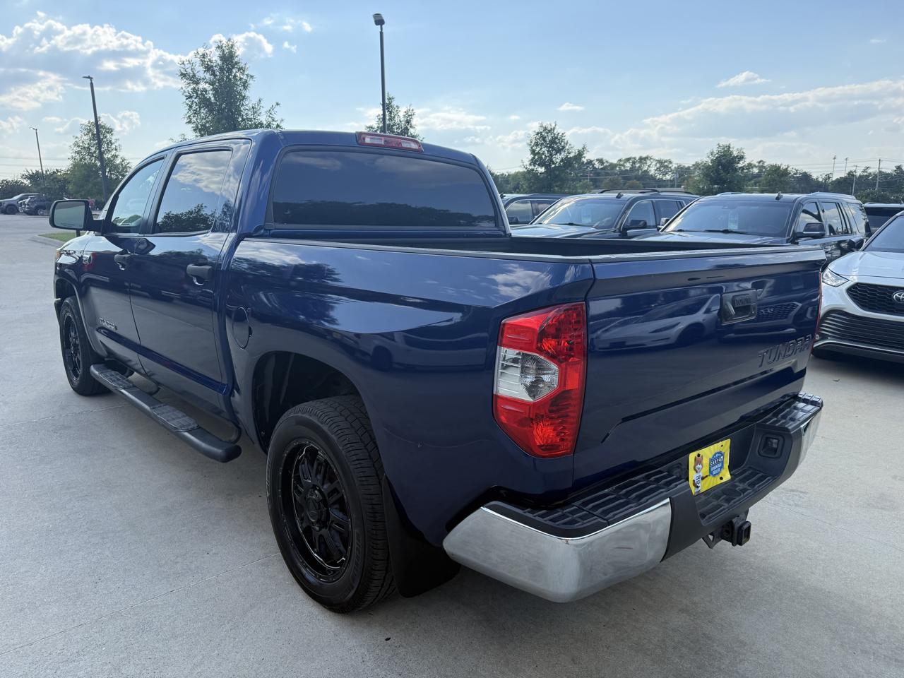 Toyota Tundra 2WD Truck CrewMax 5.7L V8 6-Spd AT SR5 (Natl) 2014