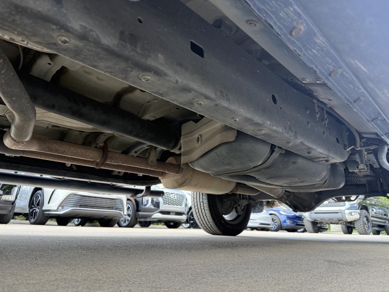 Toyota Tundra 2WD Truck CrewMax 5.7L V8 6-Spd AT SR5 (Natl) 2014