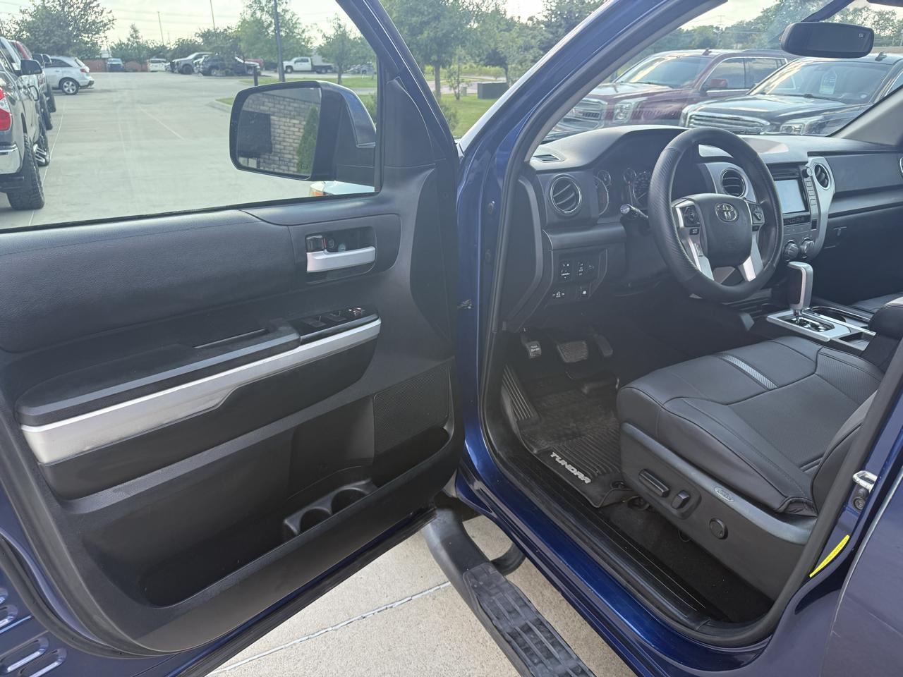 Toyota Tundra 2WD Truck CrewMax 5.7L V8 6-Spd AT SR5 (Natl) 2014