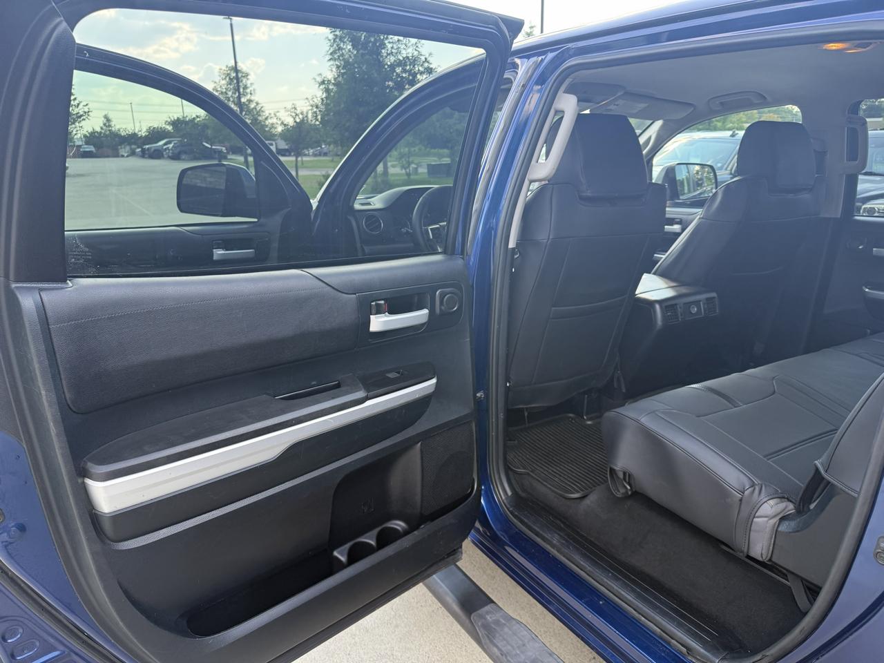 Toyota Tundra 2WD Truck CrewMax 5.7L V8 6-Spd AT SR5 (Natl) 2014