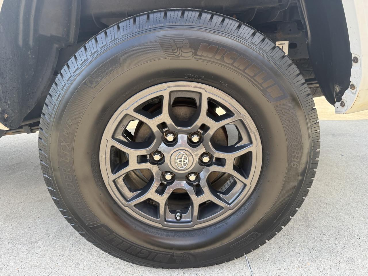 Toyota Tacoma TRD Sport Double Cab 6' Bed V6 4x2 AT (Natl) 2017
