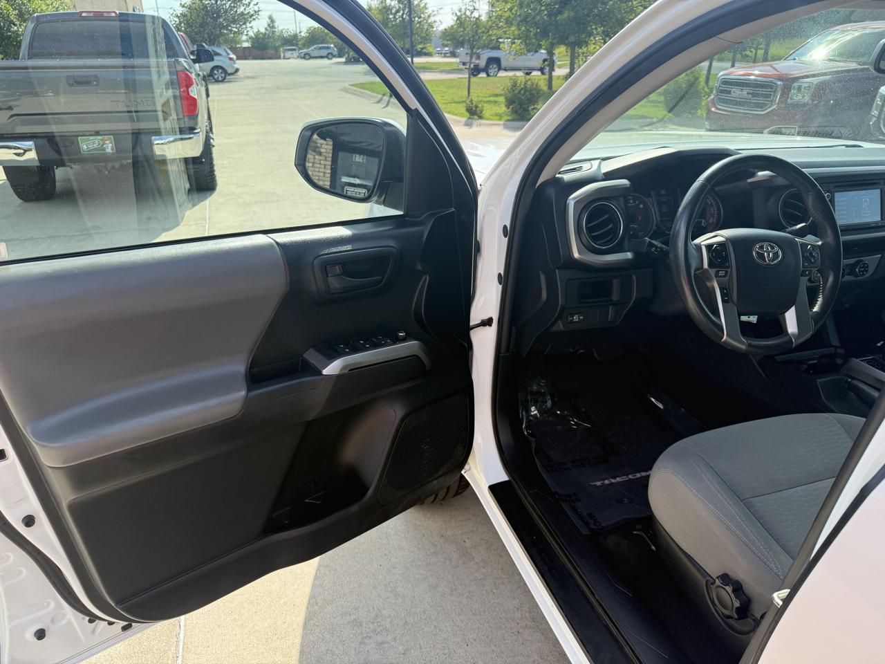 Toyota Tacoma TRD Sport Double Cab 6' Bed V6 4x2 AT (Natl) 2017