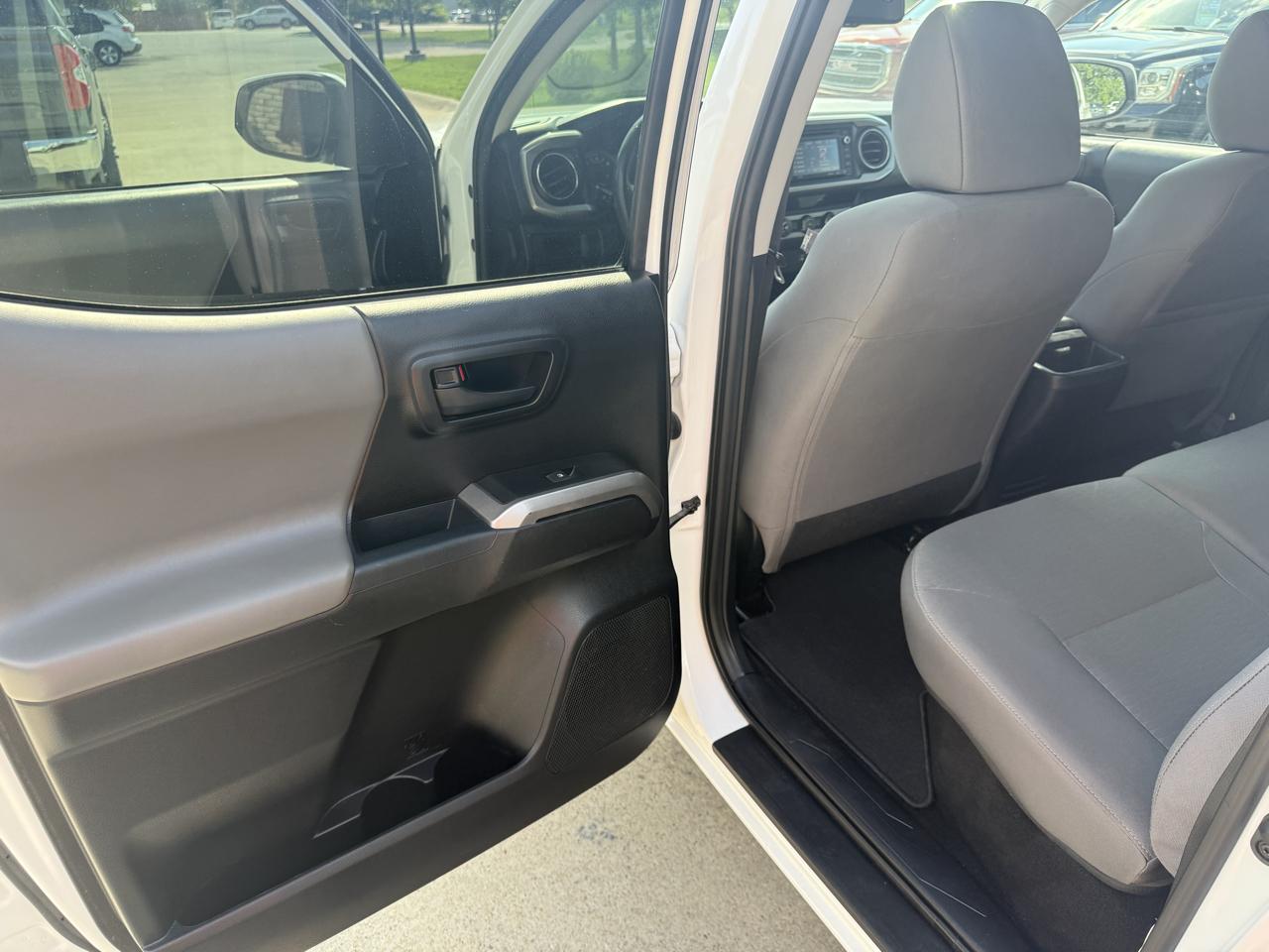 Toyota Tacoma TRD Sport Double Cab 6' Bed V6 4x2 AT (Natl) 2017
