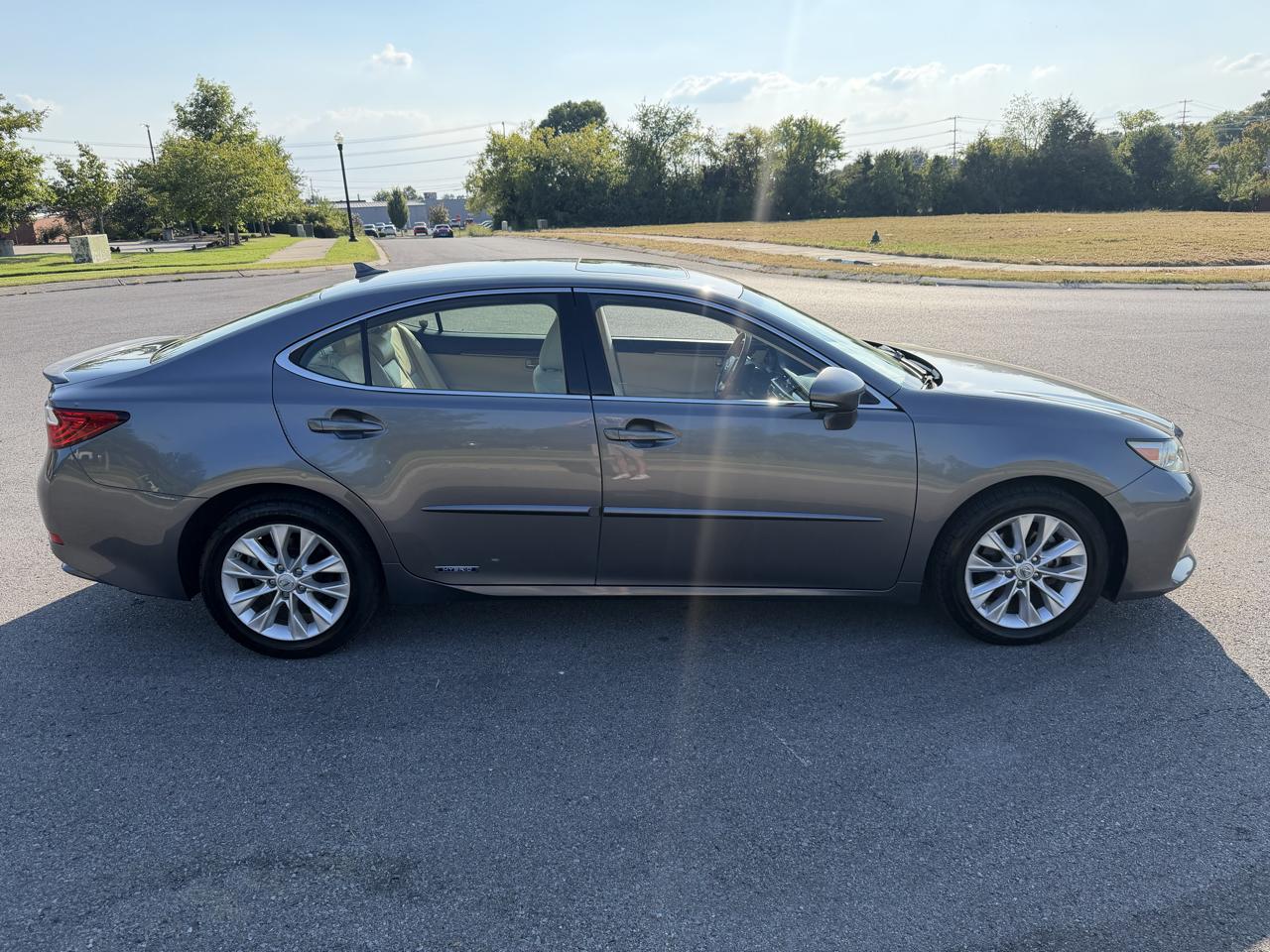 Lexus ES 300h 4dr Sdn Hybrid 2014