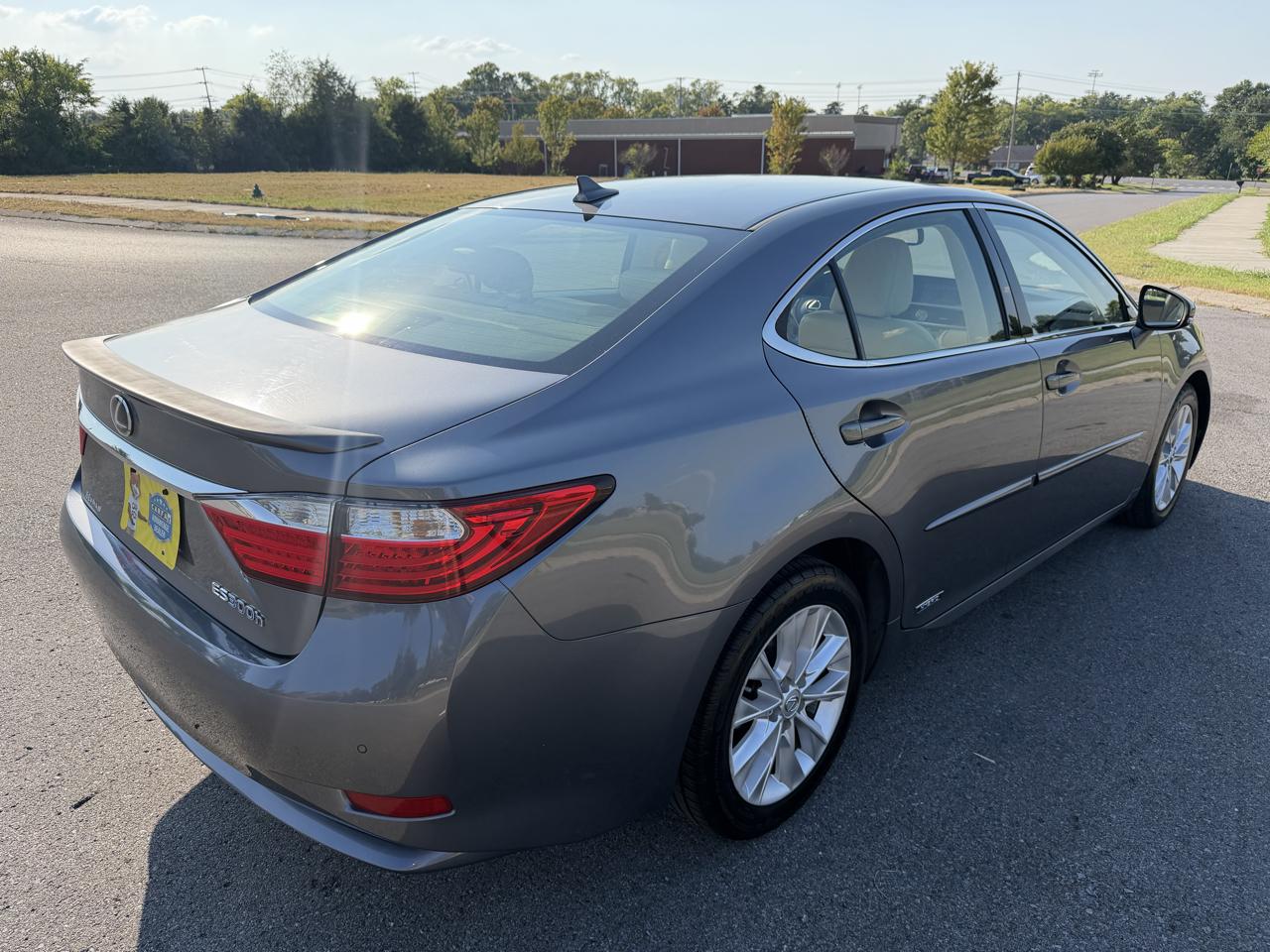 Lexus ES 300h 4dr Sdn Hybrid 2014