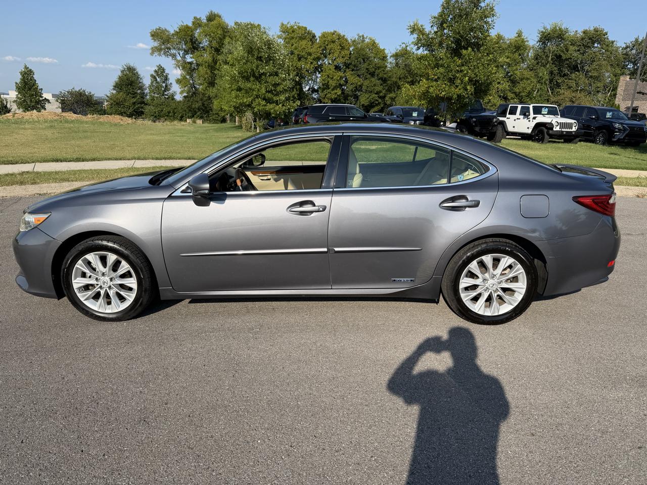 Lexus ES 300h 4dr Sdn Hybrid 2014