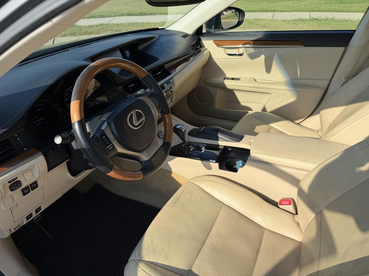 Lexus ES 300h 4dr Sdn Hybrid 2014