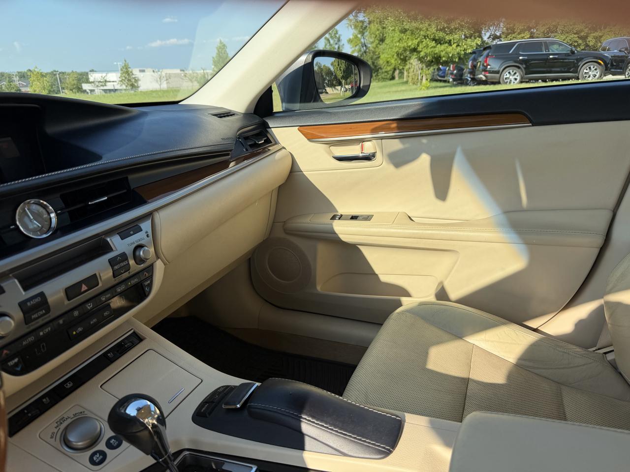 Lexus ES 300h 4dr Sdn Hybrid 2014