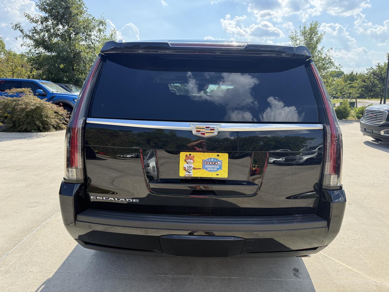 Cadillac Escalade 4WD 4dr Luxury 2015