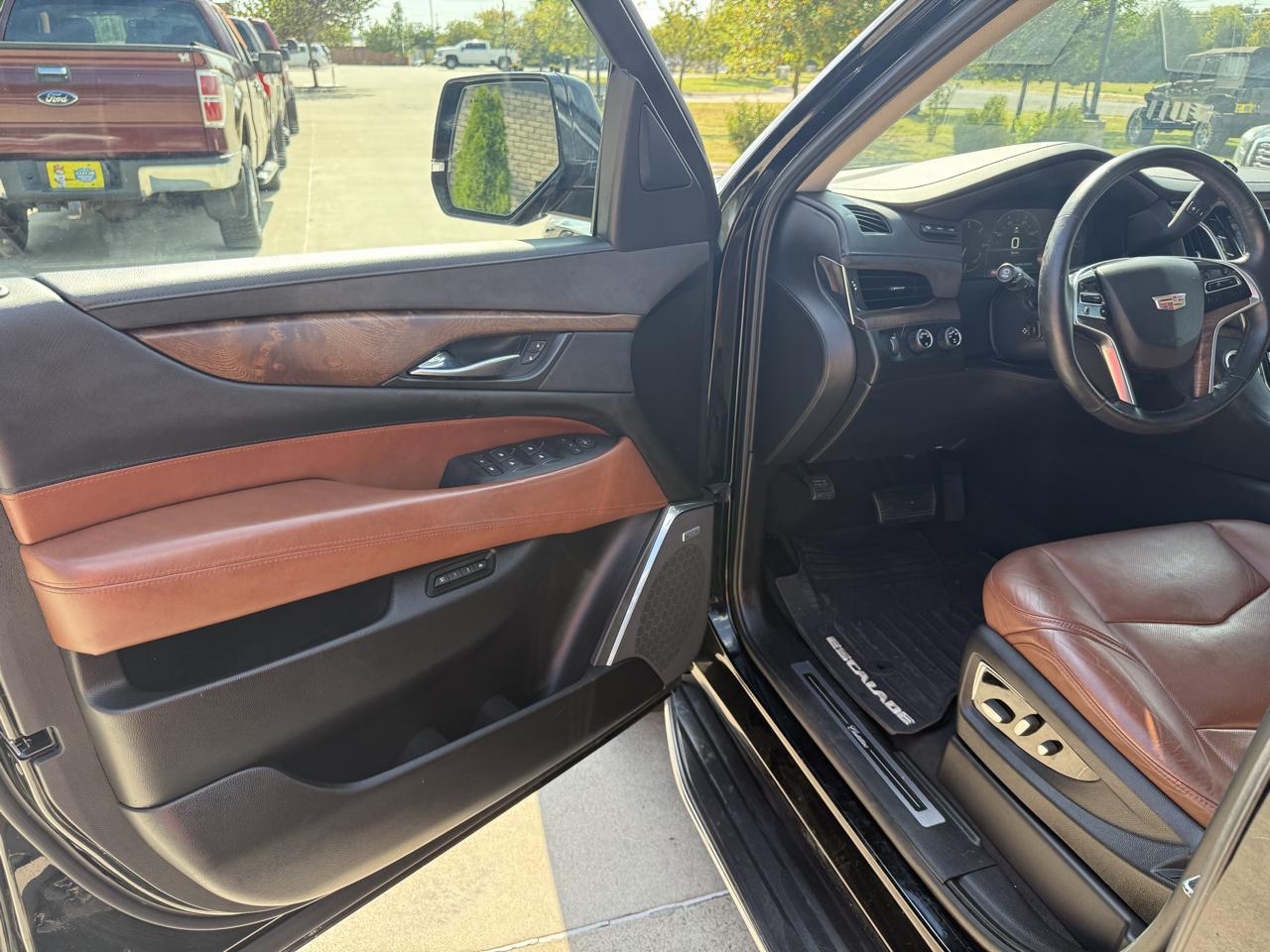 Cadillac Escalade 4WD 4dr Luxury 2015