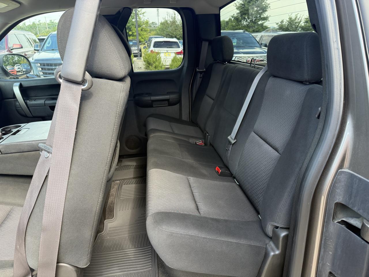 Chevrolet Silverado 1500 2WD Ext Cab 143.5" LT 2012