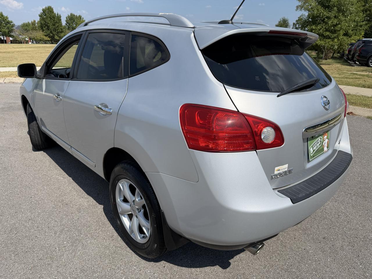 Nissan Rogue FWD 4dr SV 2011