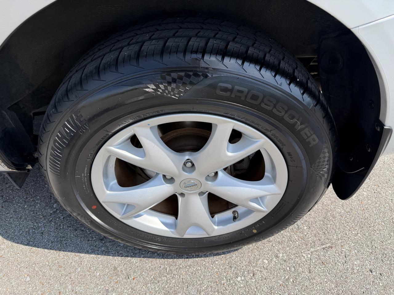 Nissan Rogue FWD 4dr SV 2011