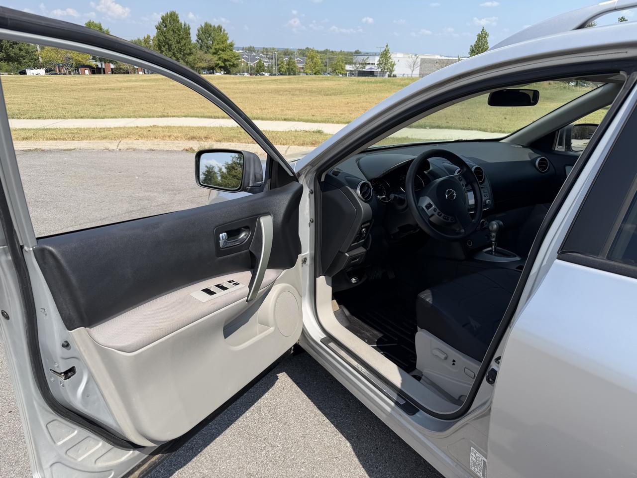 Nissan Rogue FWD 4dr SV 2011
