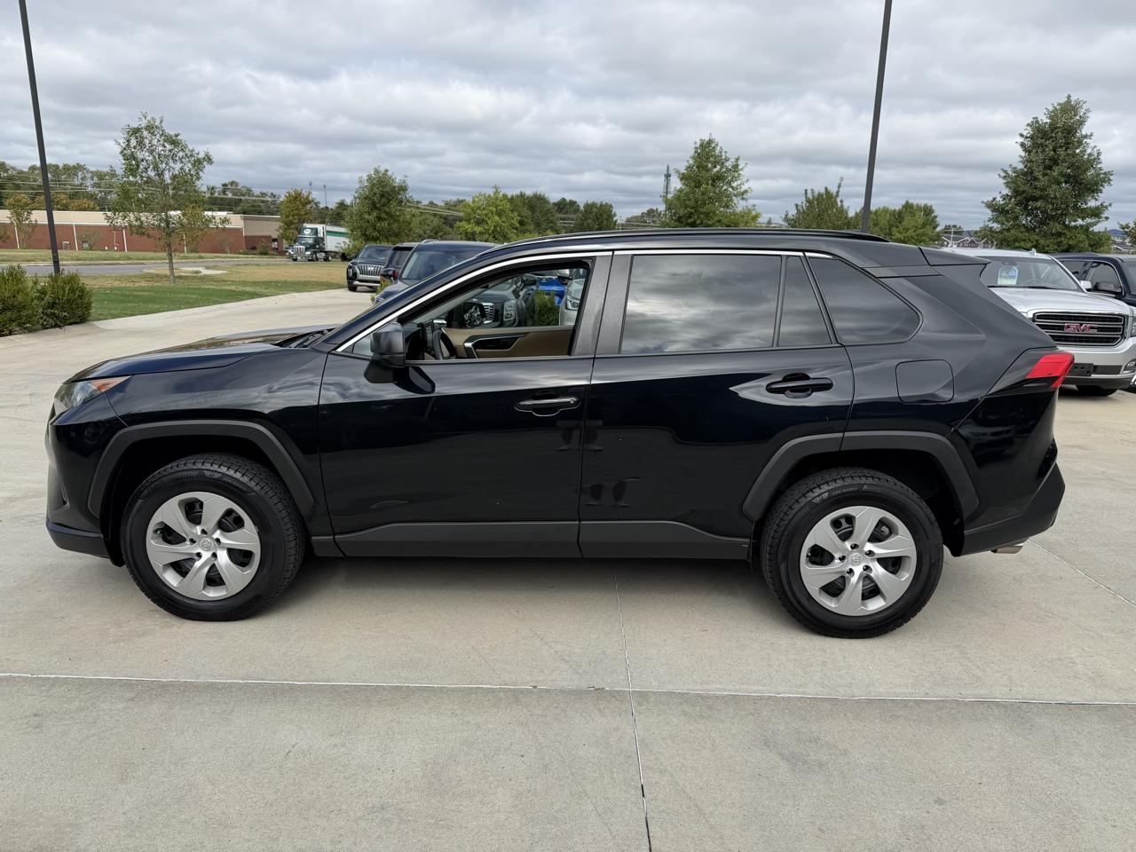 Toyota RAV4 LE AWD 2019
