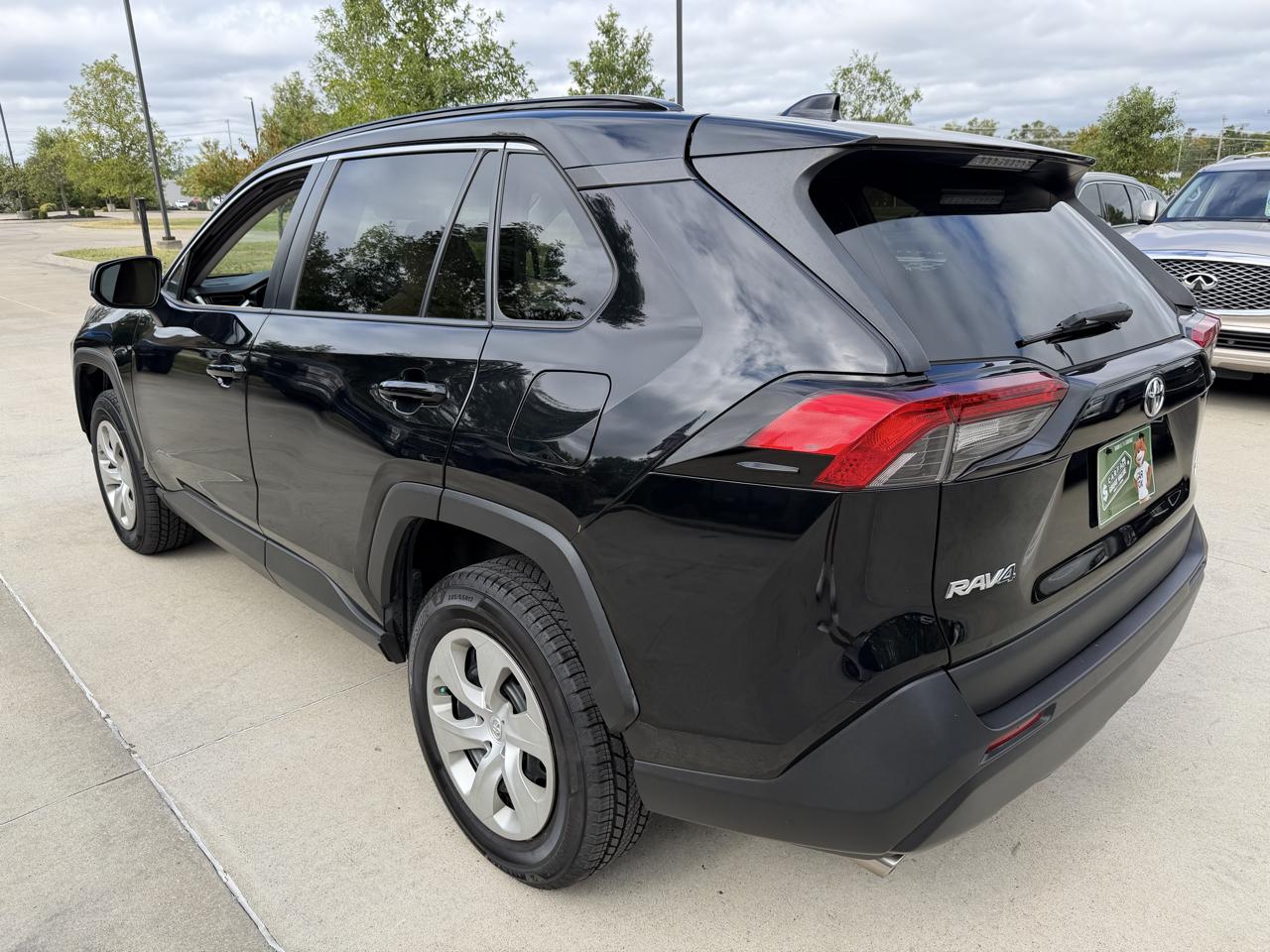 Toyota RAV4 LE AWD 2019