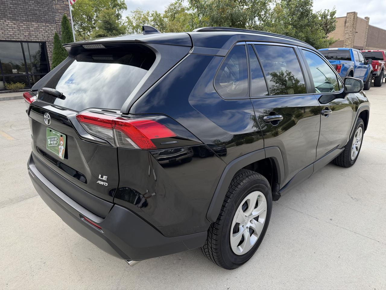 Toyota RAV4 LE AWD 2019