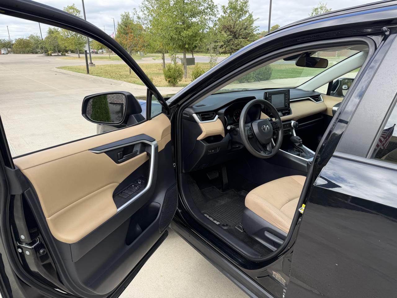 Toyota RAV4 LE AWD 2019