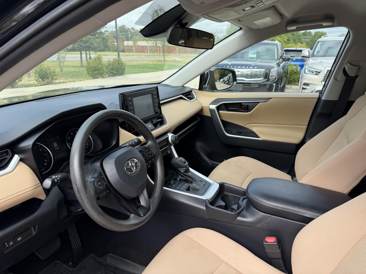 Toyota RAV4 LE AWD 2019
