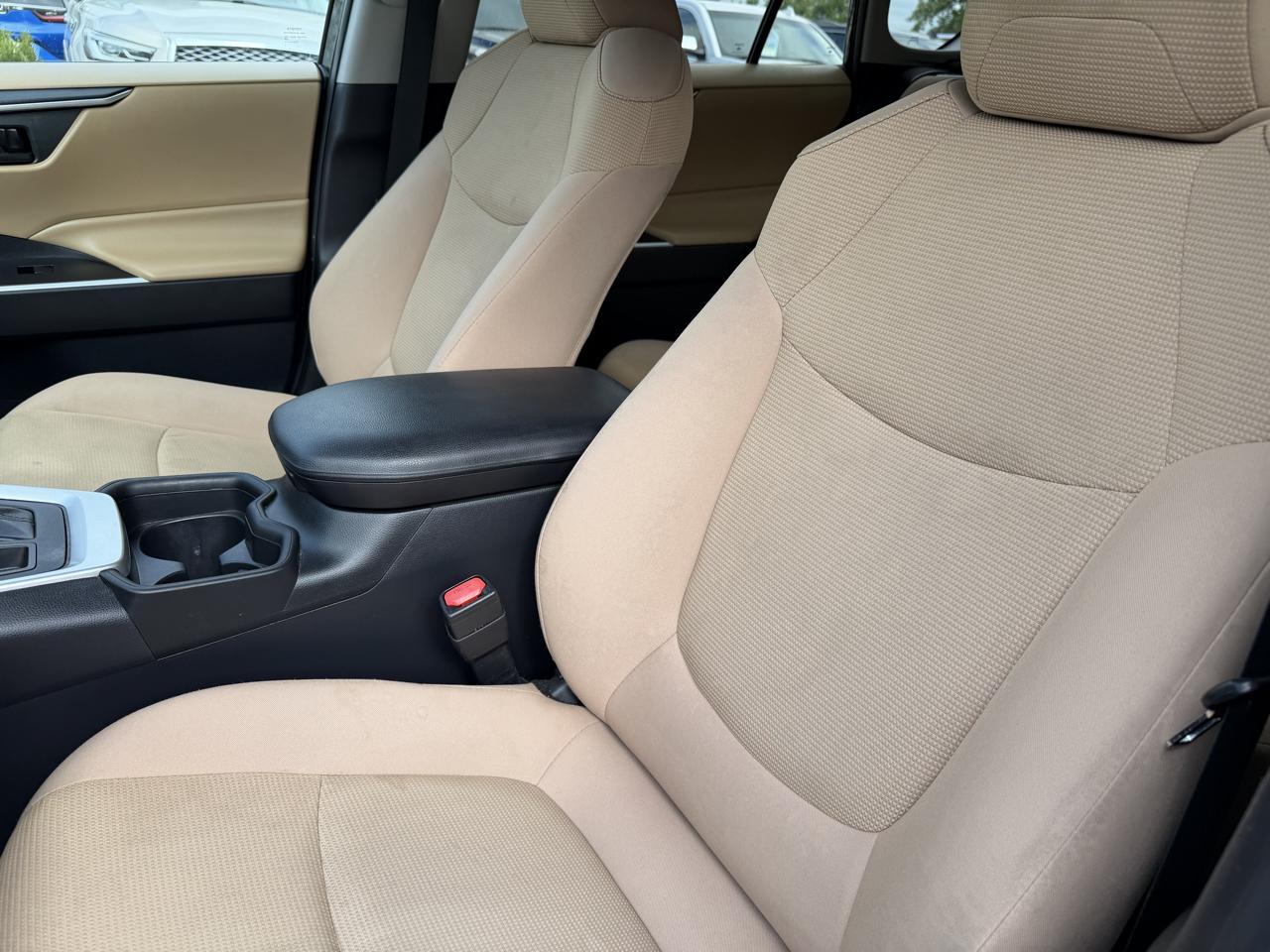 Toyota RAV4 LE AWD 2019