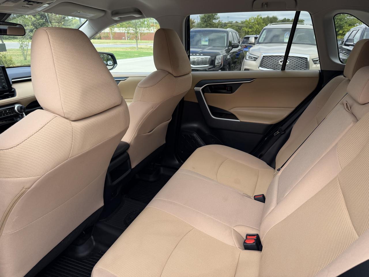 Toyota RAV4 LE AWD 2019
