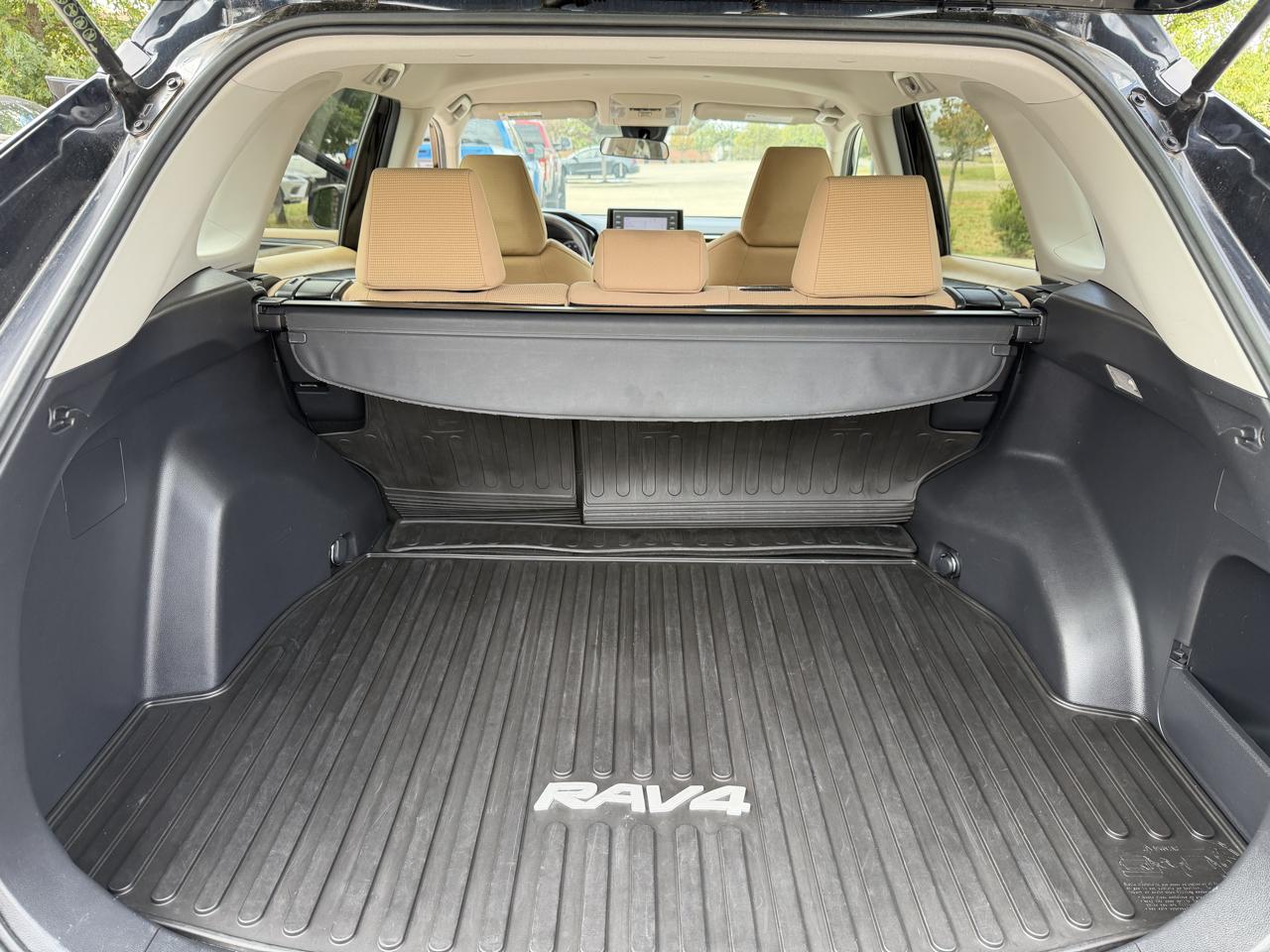 Toyota RAV4 LE AWD 2019