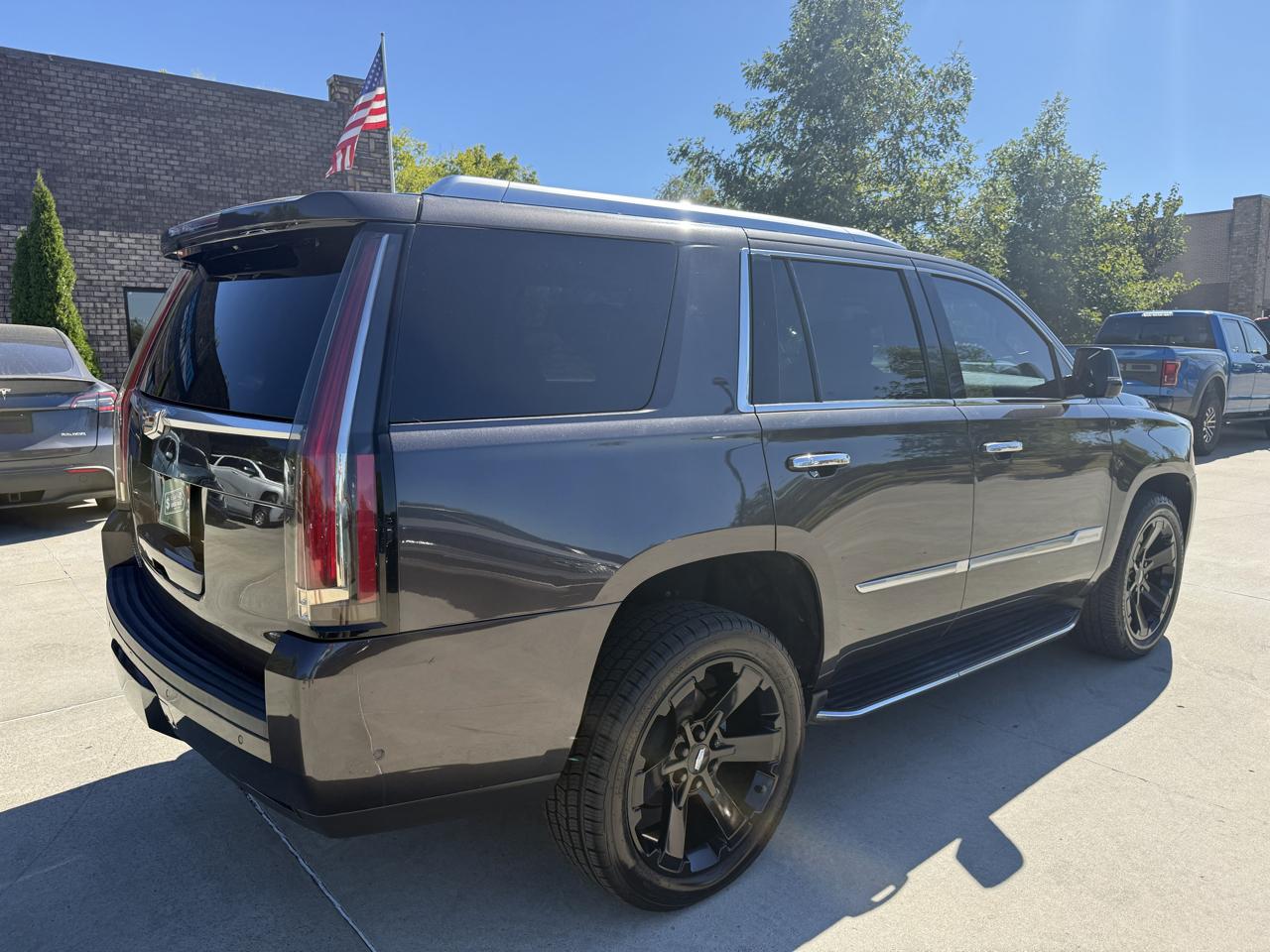 Cadillac Escalade 2WD 4dr Luxury 2018