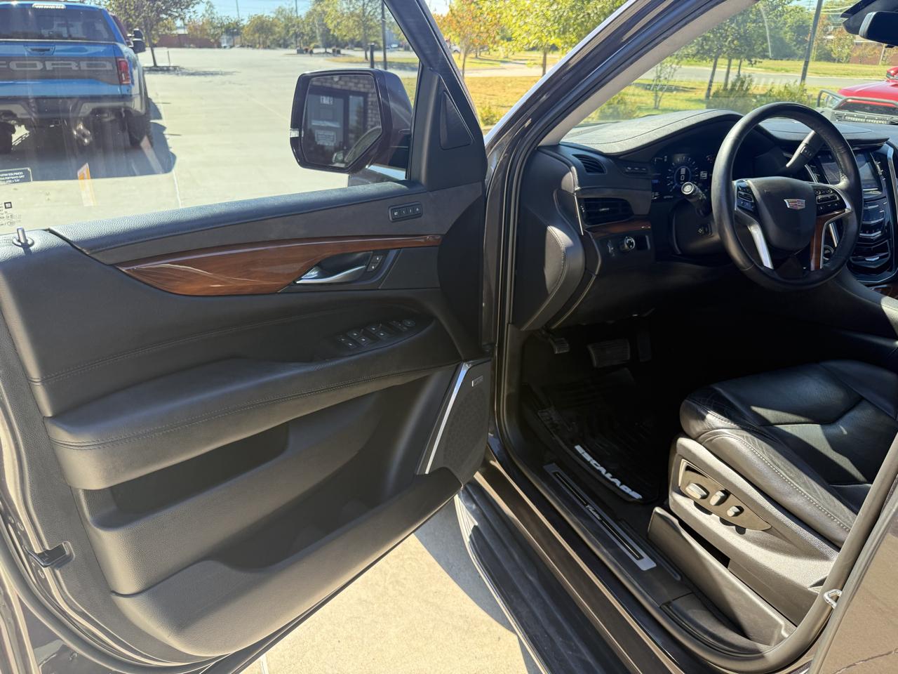 Cadillac Escalade 2WD 4dr Luxury 2018