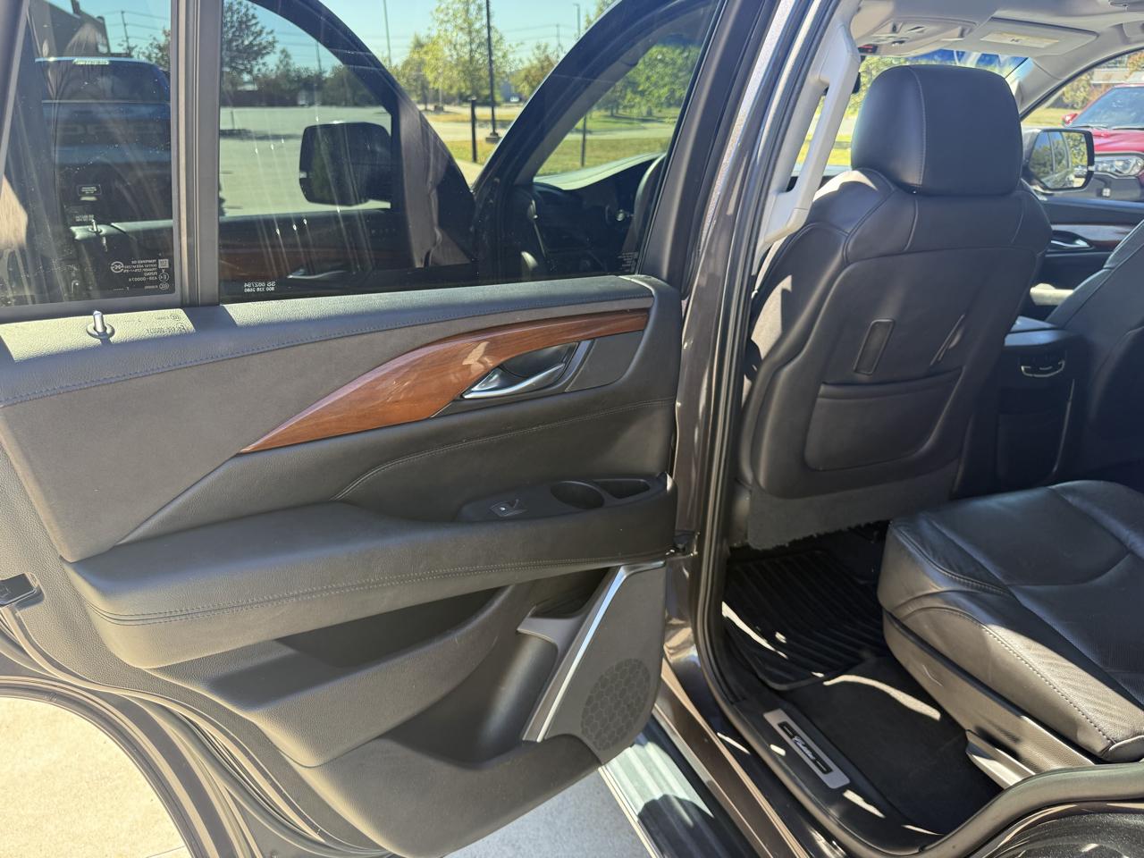 Cadillac Escalade 2WD 4dr Luxury 2018