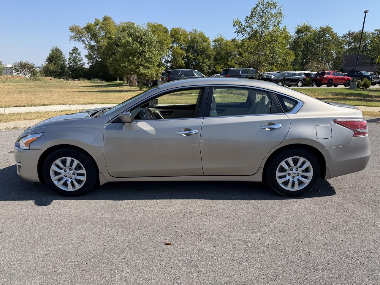 Nissan Altima 4dr Sdn I4 2.5 S 2013