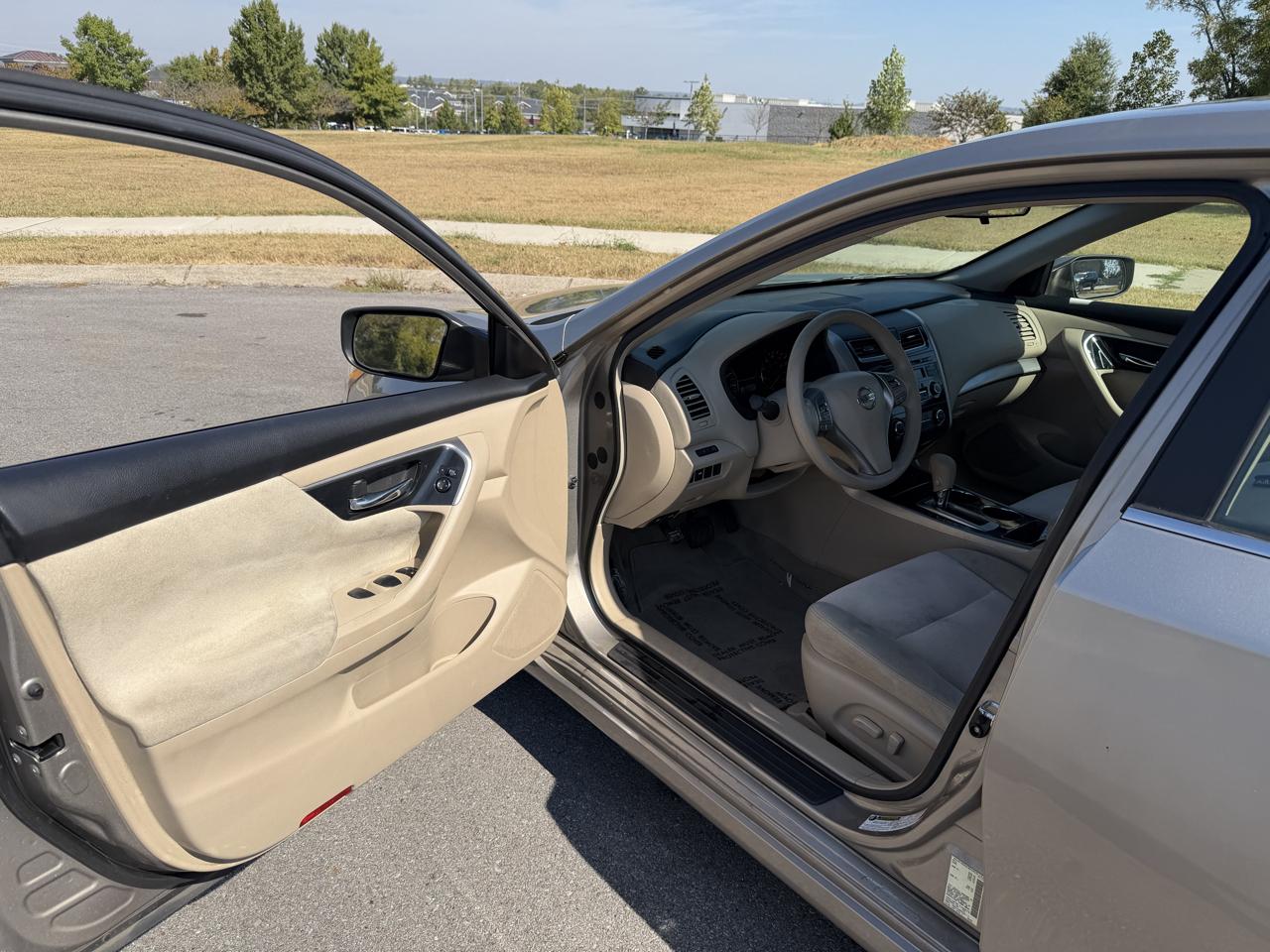 Nissan Altima 4dr Sdn I4 2.5 S 2013