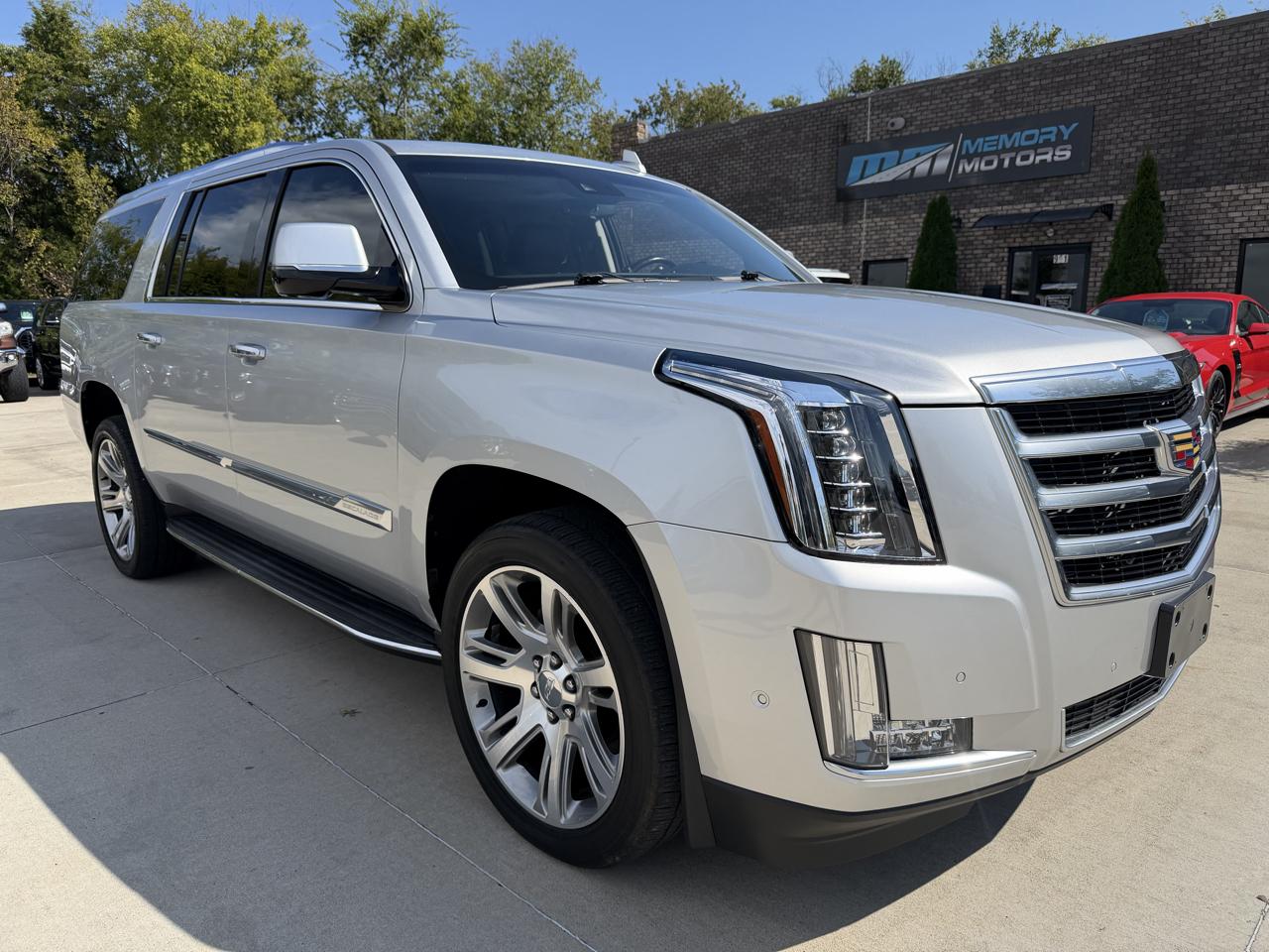 Cadillac Escalade ESV 4WD 4dr Luxury 2017