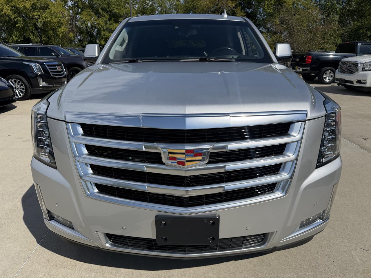 Cadillac Escalade ESV 4WD 4dr Luxury 2017