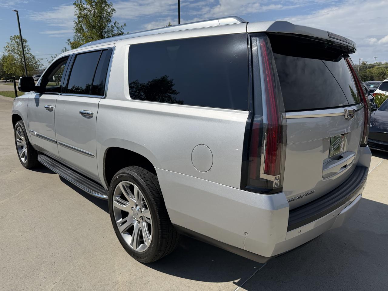 Cadillac Escalade ESV 4WD 4dr Luxury 2017