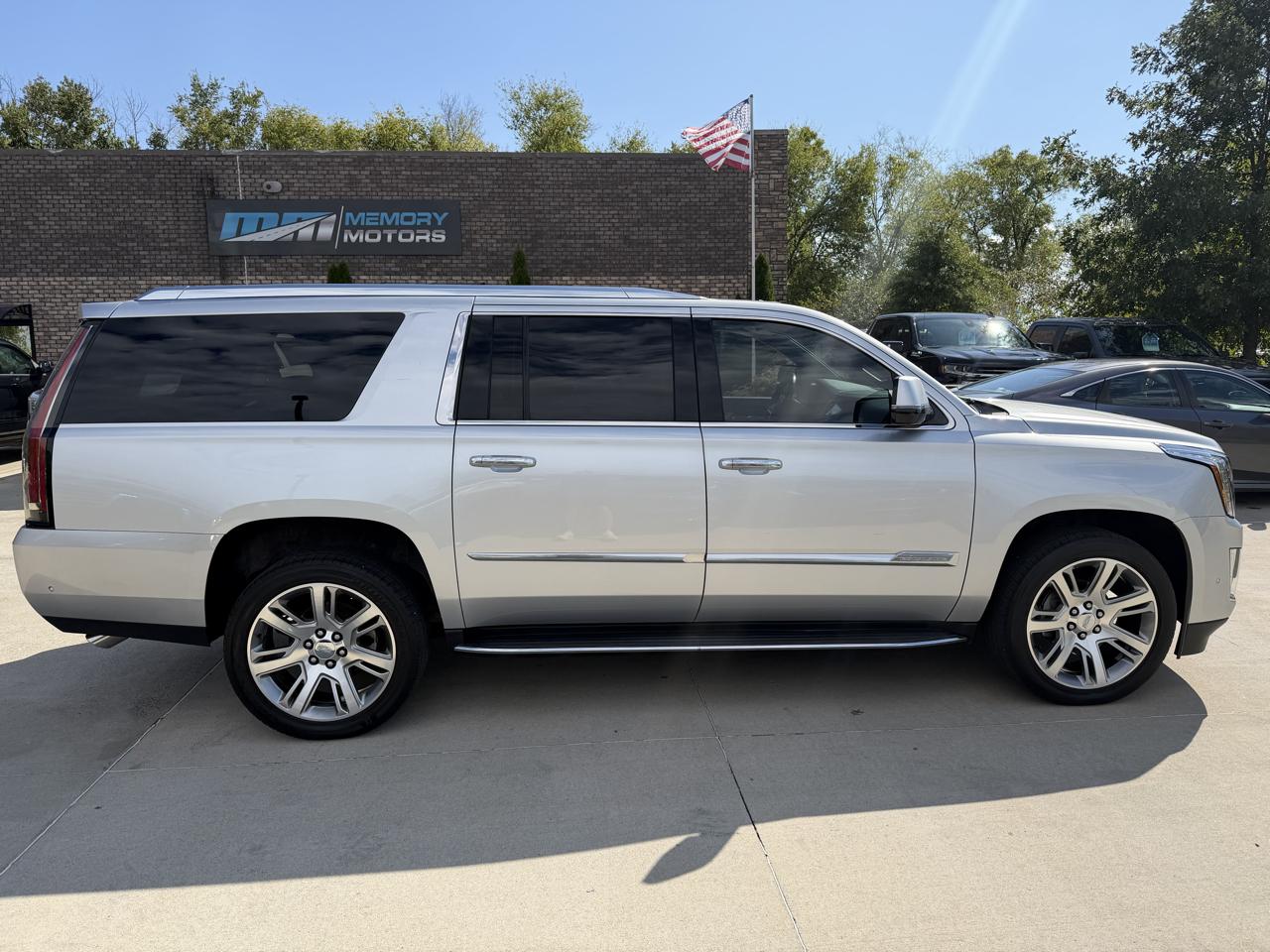 Cadillac Escalade ESV 4WD 4dr Luxury 2017