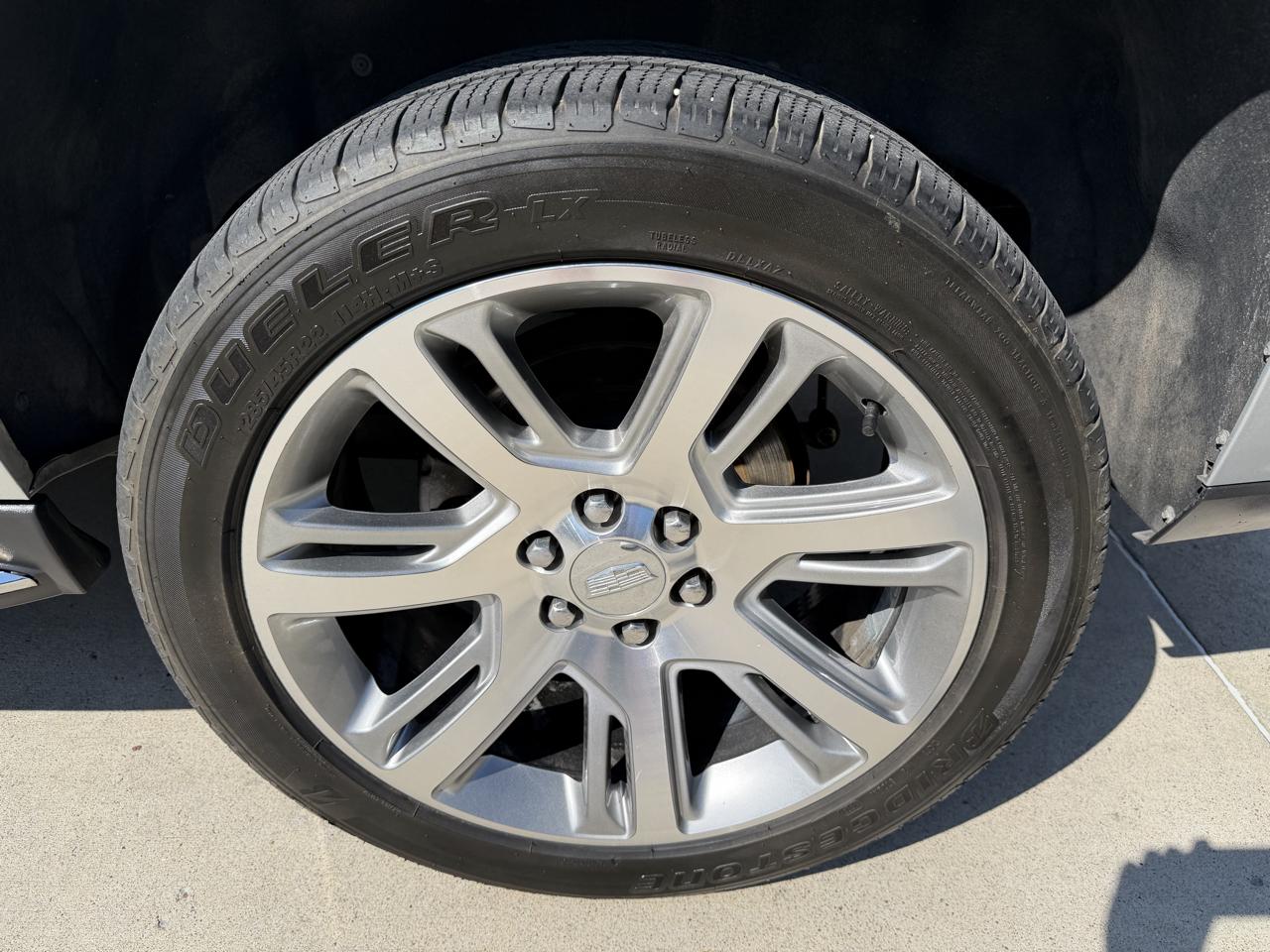 Cadillac Escalade ESV 4WD 4dr Luxury 2017