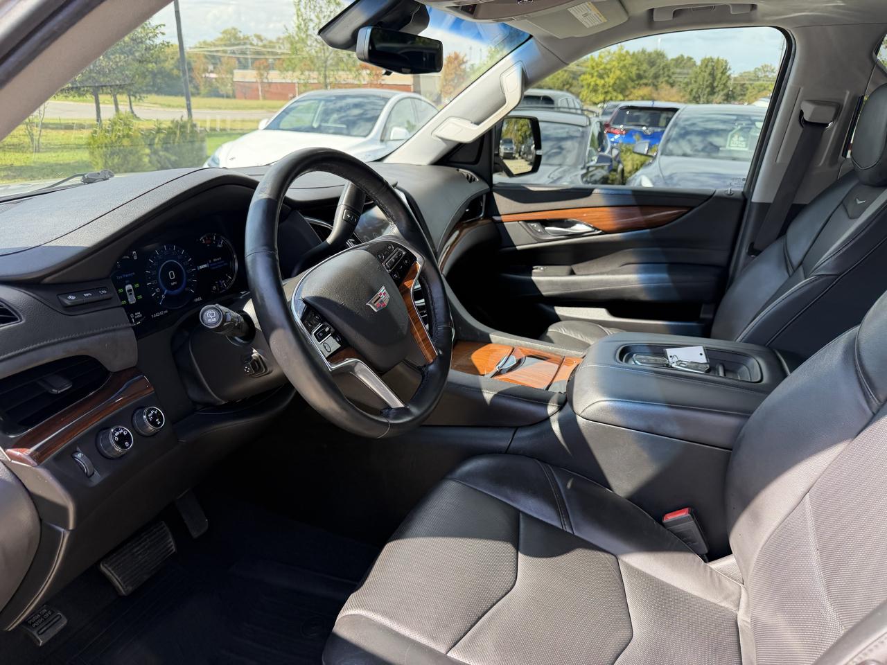 Cadillac Escalade ESV 4WD 4dr Luxury 2017