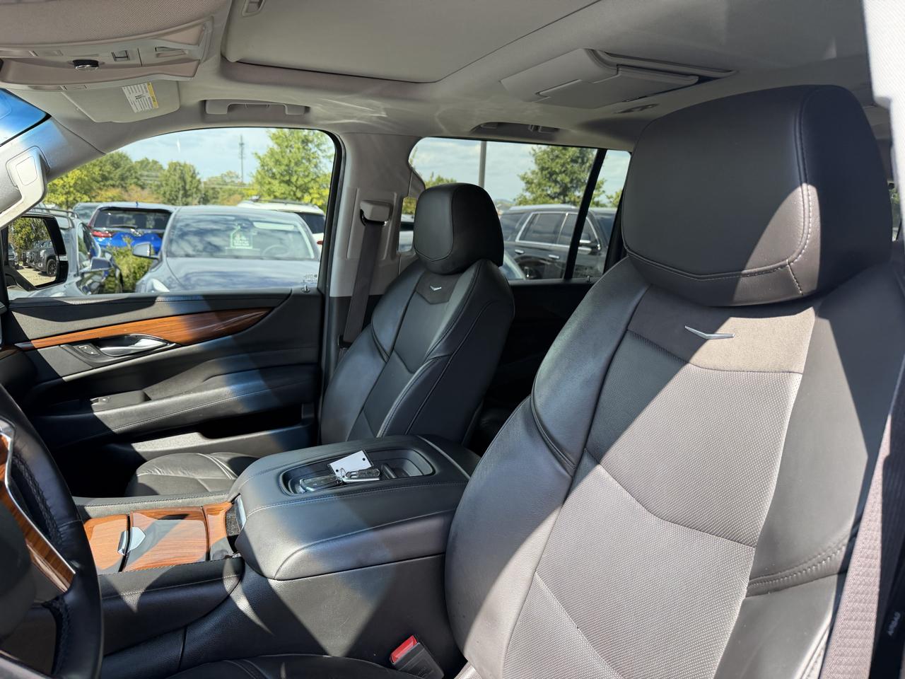 Cadillac Escalade ESV 4WD 4dr Luxury 2017