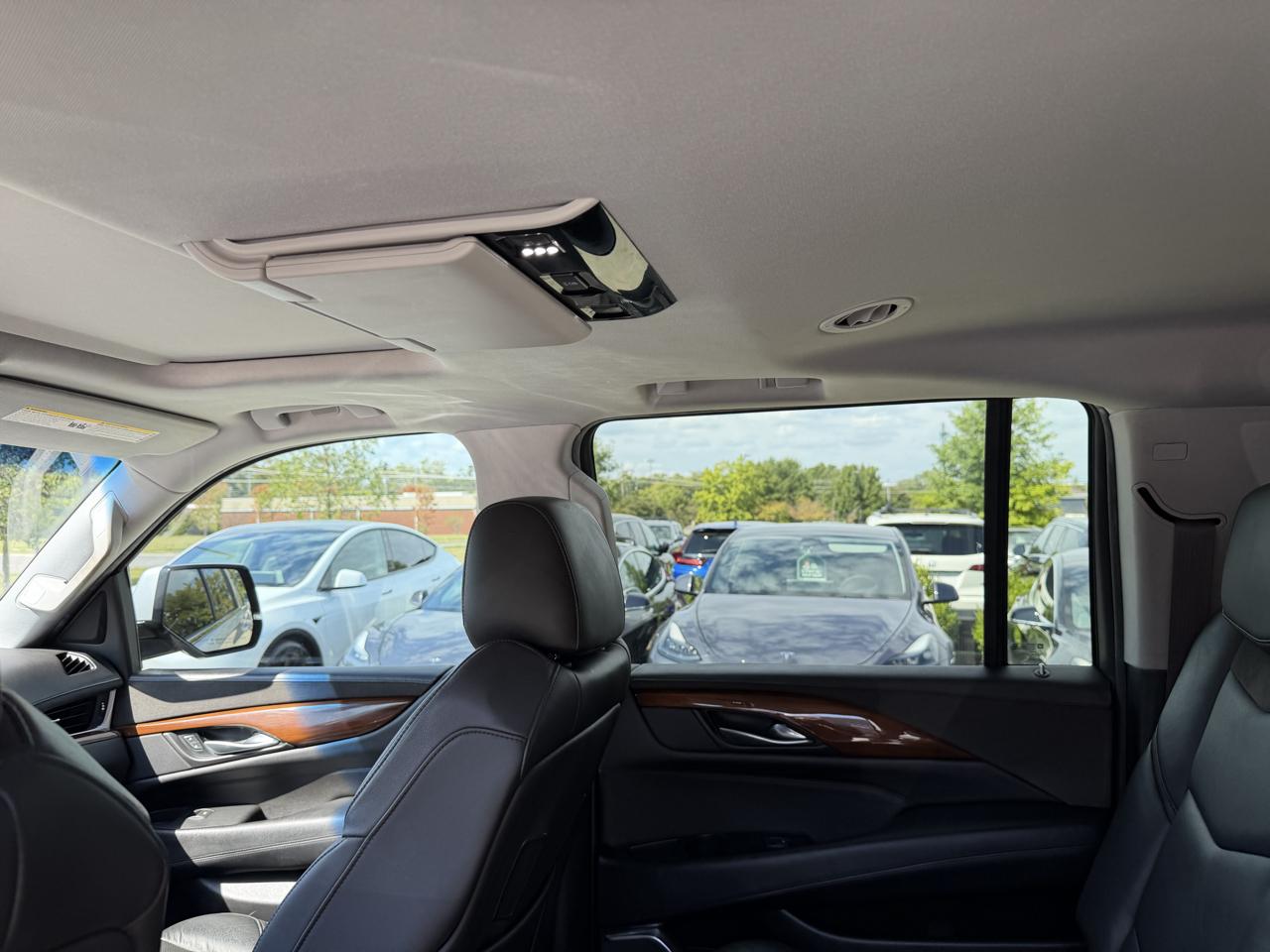 Cadillac Escalade ESV 4WD 4dr Luxury 2017