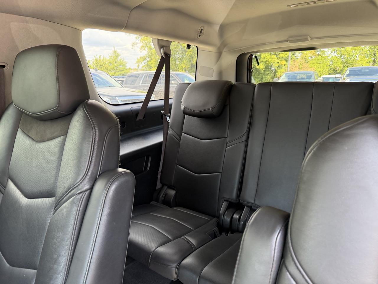 Cadillac Escalade ESV 4WD 4dr Luxury 2017