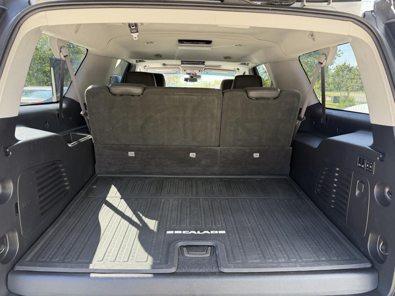 Cadillac Escalade ESV 4WD 4dr Luxury 2017