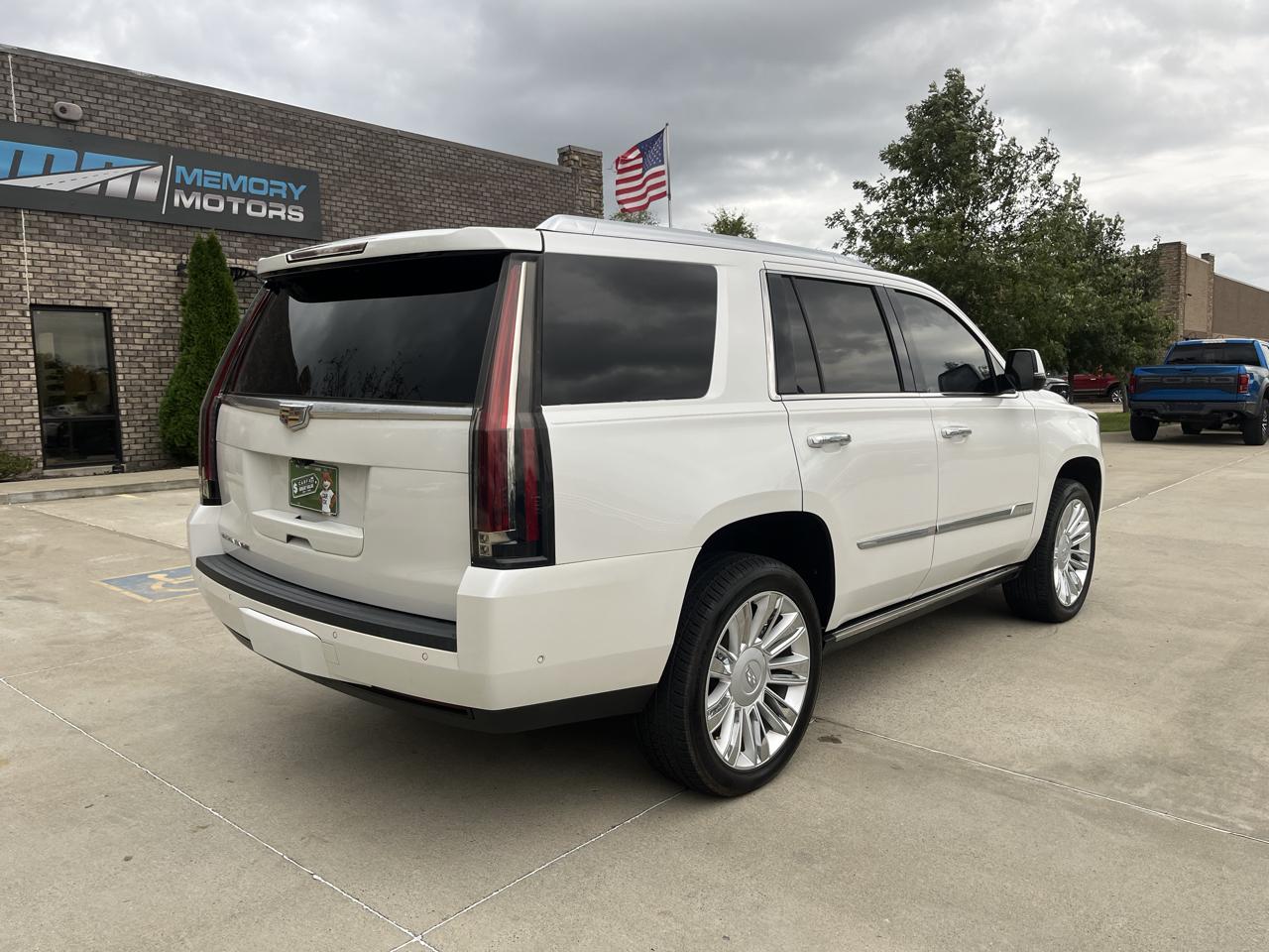 Cadillac Escalade 4WD 4dr Platinum 2019