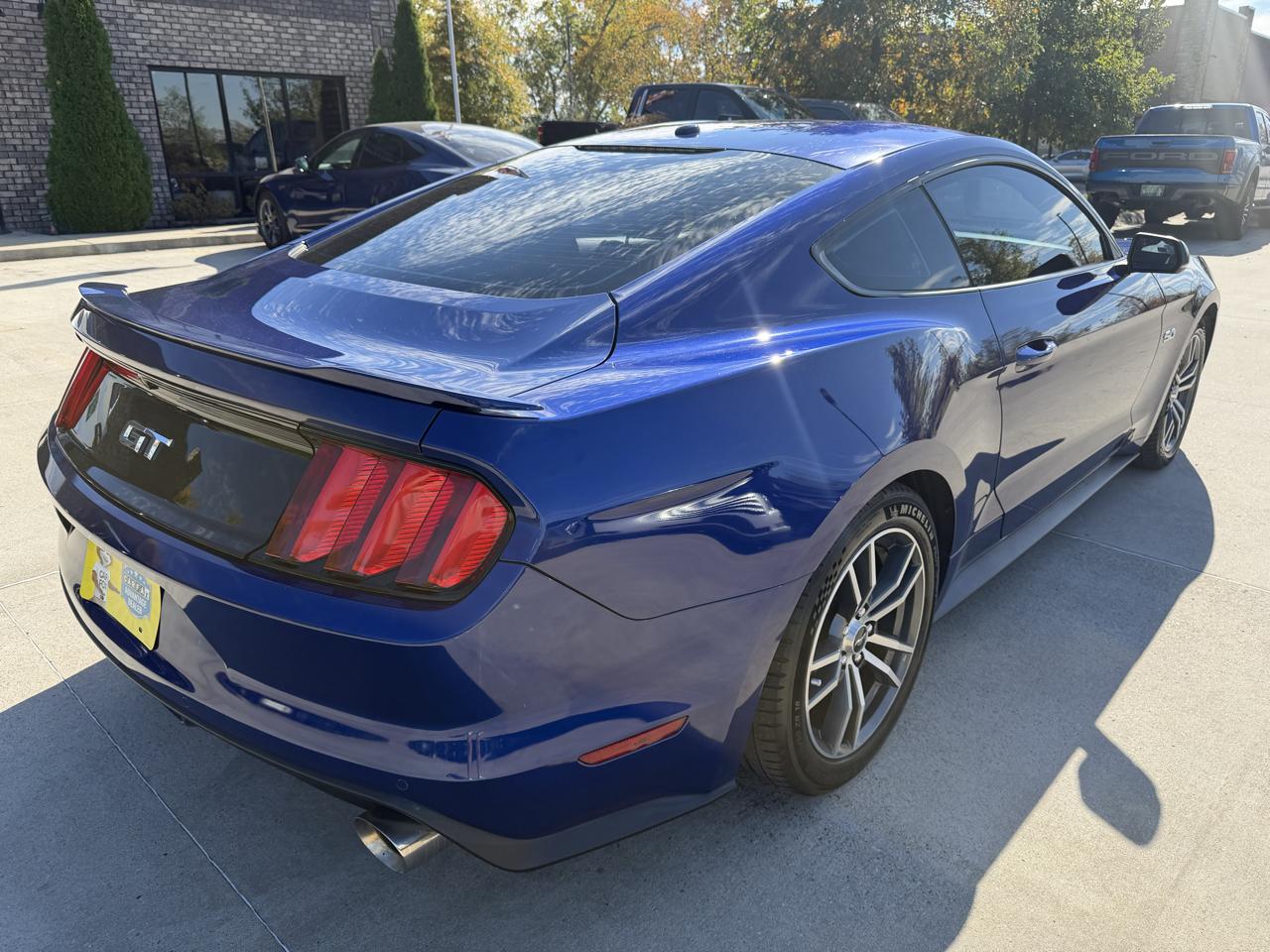 Ford Mustang GT Premium Coupe 2016