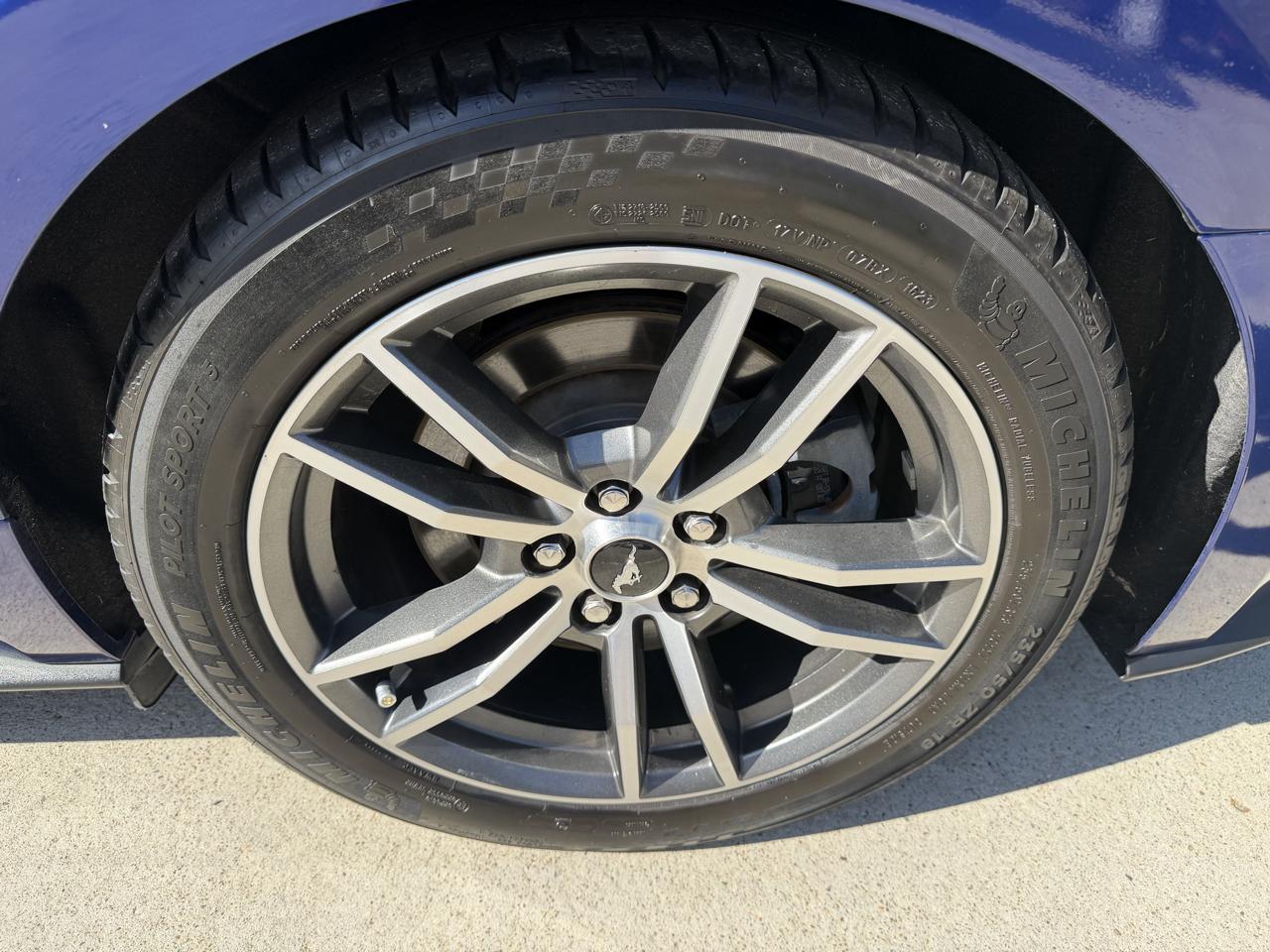 Ford Mustang GT Premium Coupe 2016