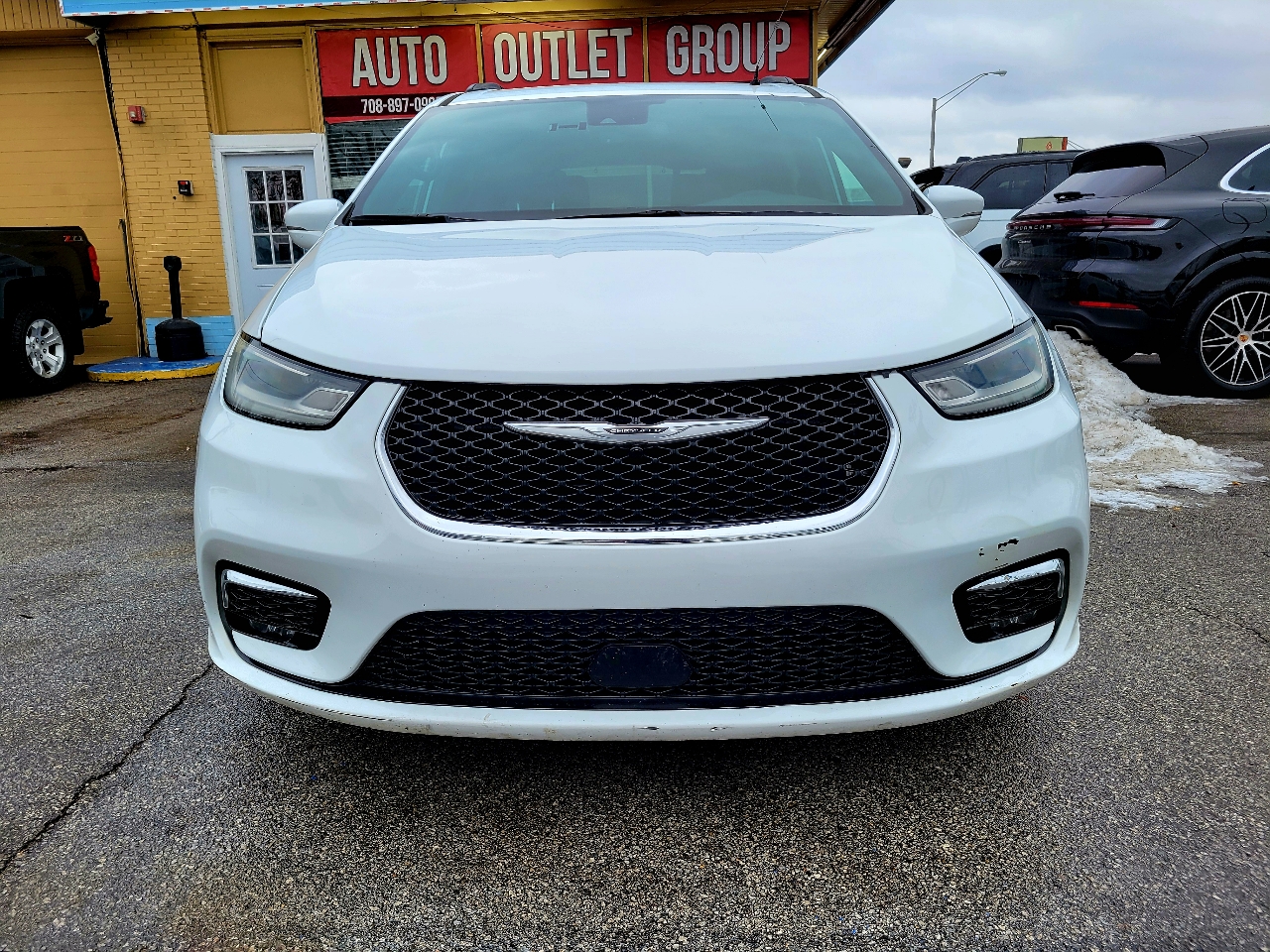 2022 Chrysler Pacifica Touring photo 2